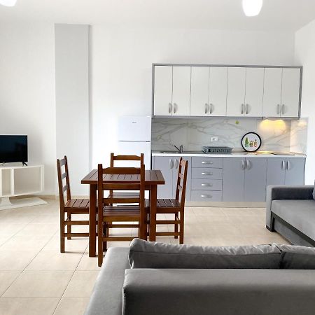 Family Apartments Himara Экстерьер фото