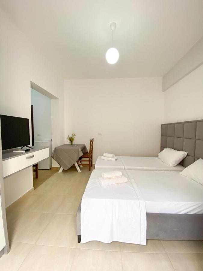 Family Apartments Himara Экстерьер фото
