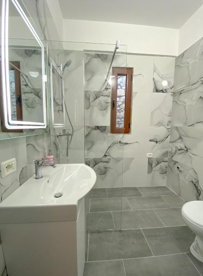 Family Apartments Himara Экстерьер фото