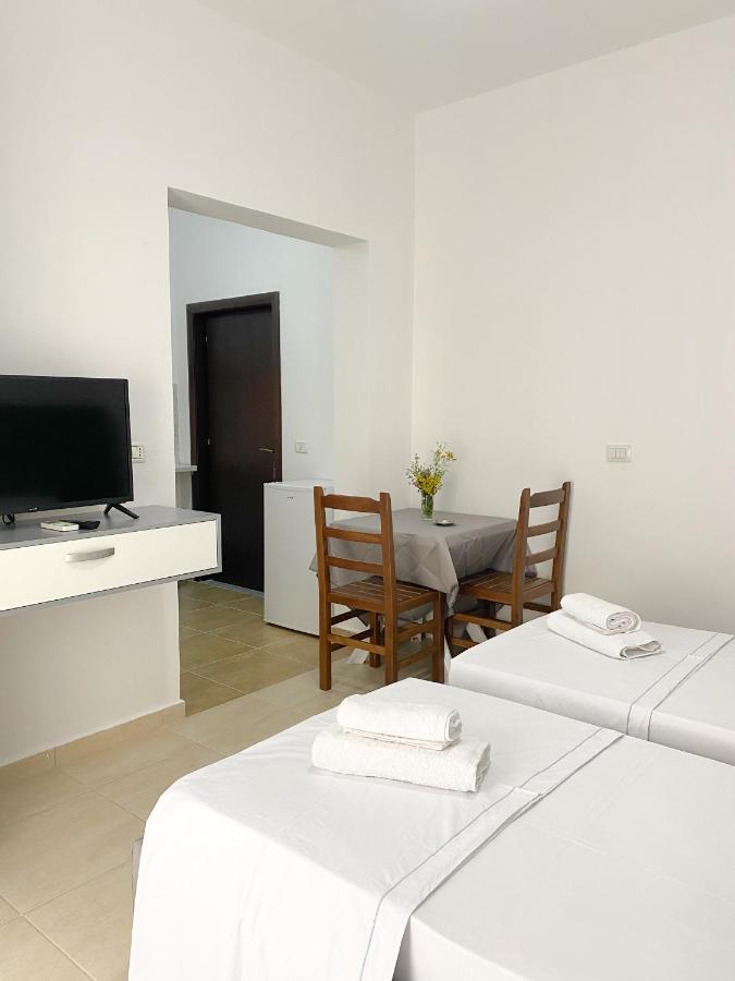Family Apartments Himara Экстерьер фото