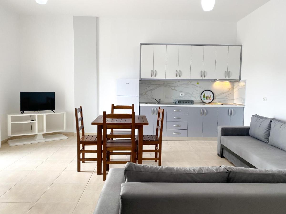 Family Apartments Himara Экстерьер фото