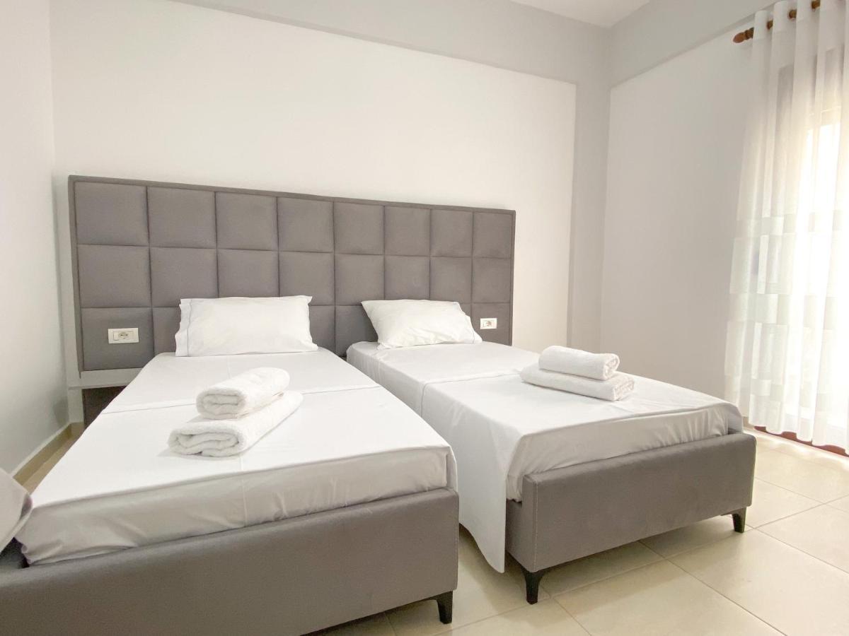 Family Apartments Himara Экстерьер фото