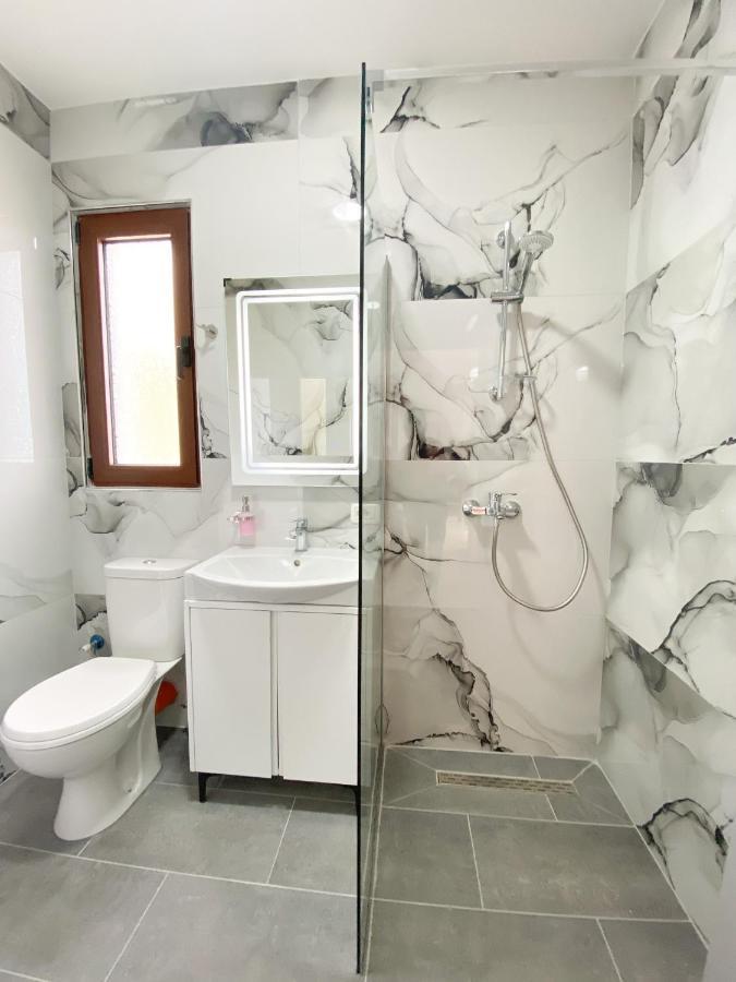 Family Apartments Himara Экстерьер фото