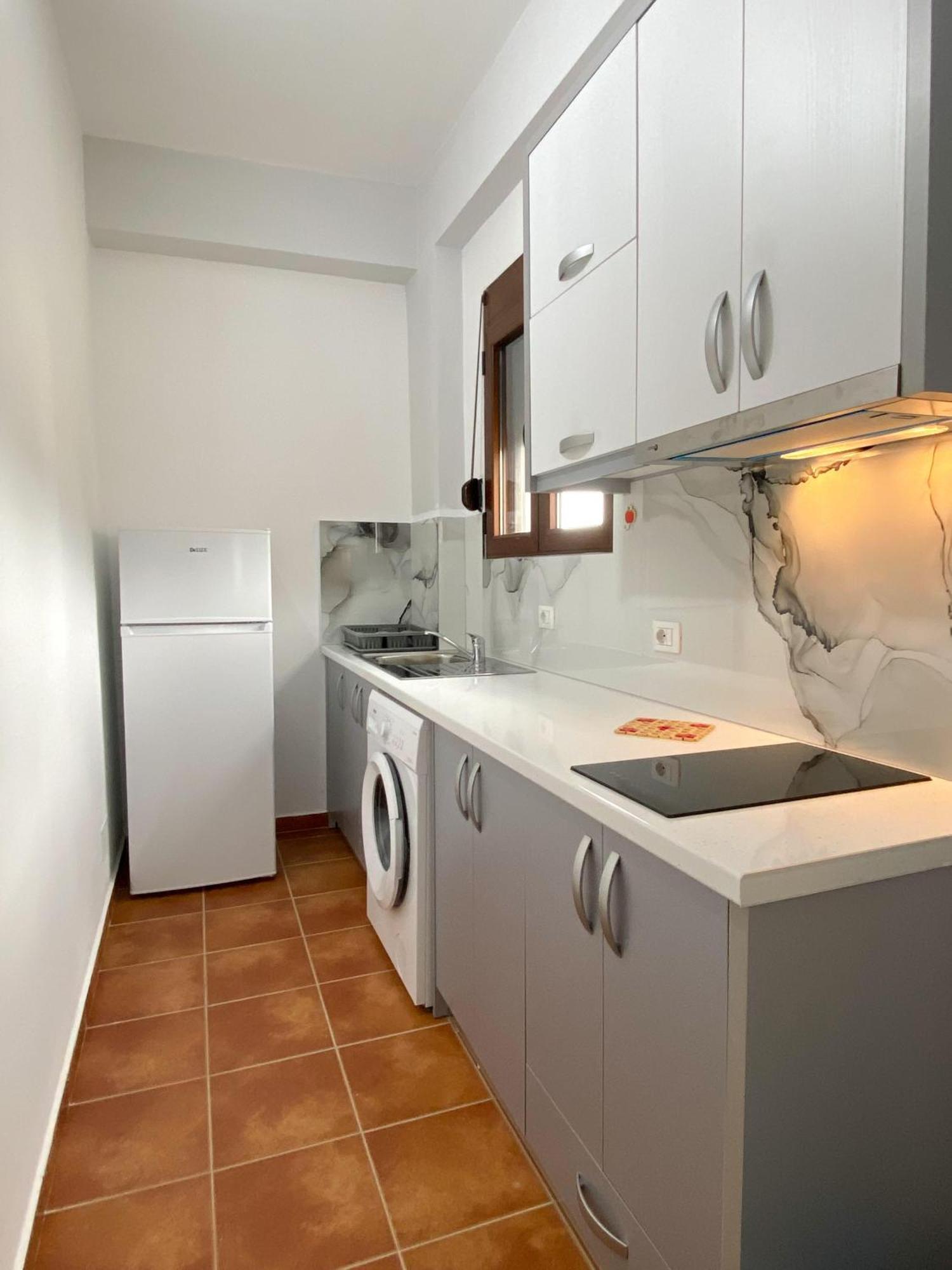 Family Apartments Himara Экстерьер фото